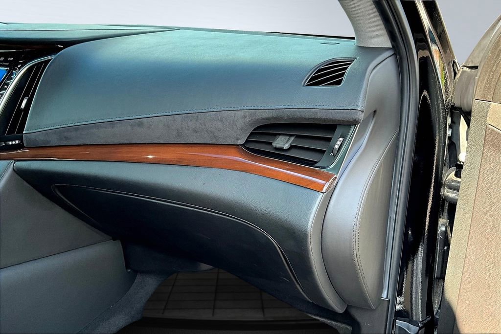 Used 2019 Cadillac Escalade ESV Luxury image 17