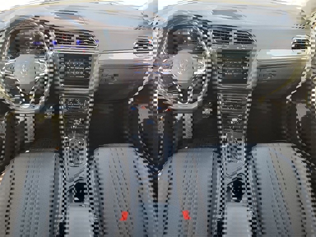 Used 2024 Volkswagen Tiguan SE image 14