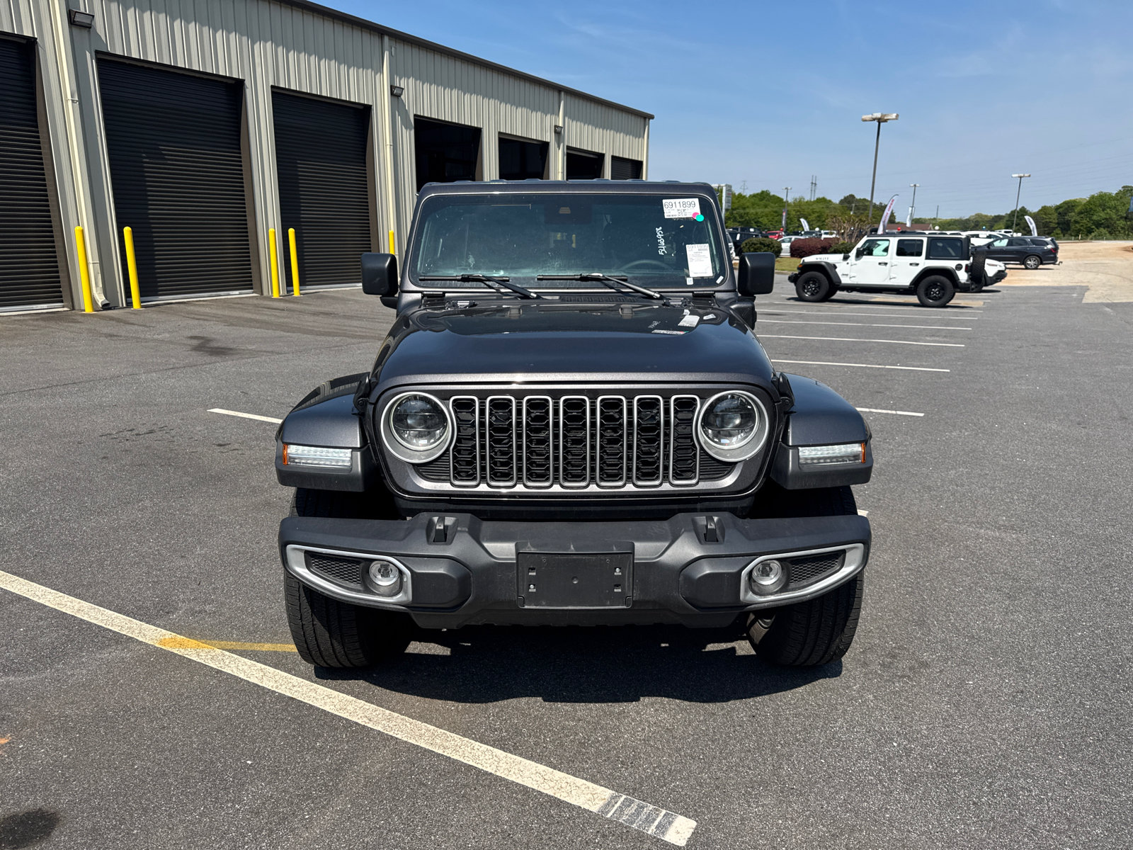 Used 2025 Jeep Wrangler Unlimited Sahara AWD/4WD image 3