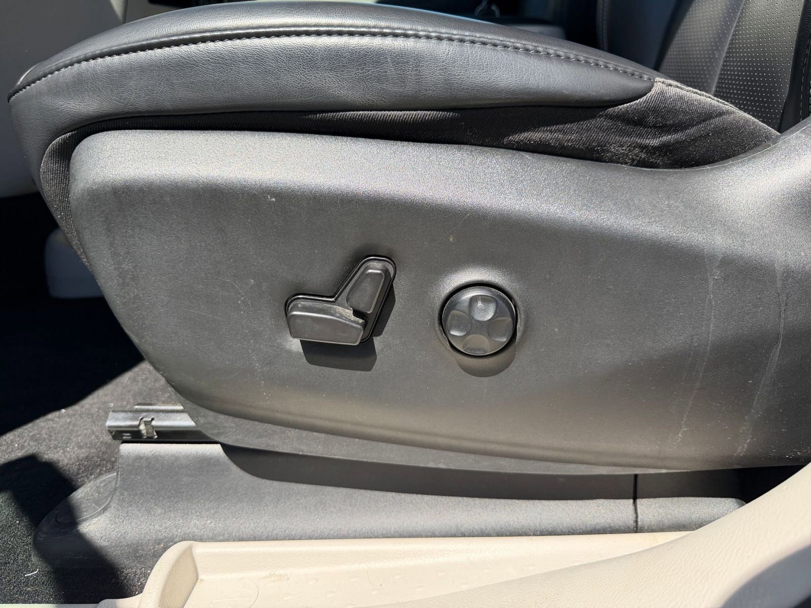 Used 2023 Chrysler Pacifica Touring-L image 22