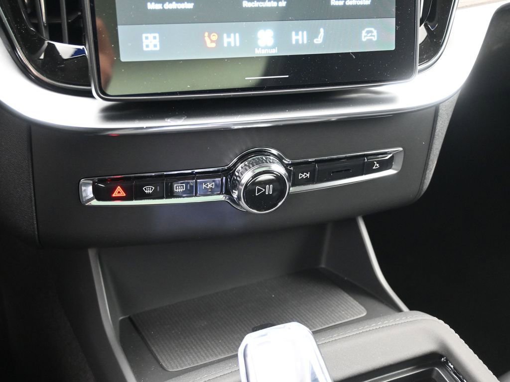 New 2026 Volvo XC90 B6 Plus w/ Protection Package image 14