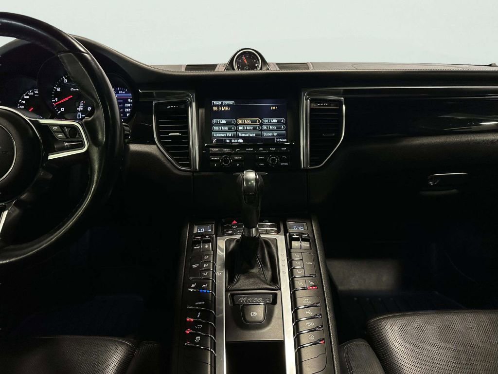 Used 2015 Porsche Macan Turbo AWD/4WD image 45