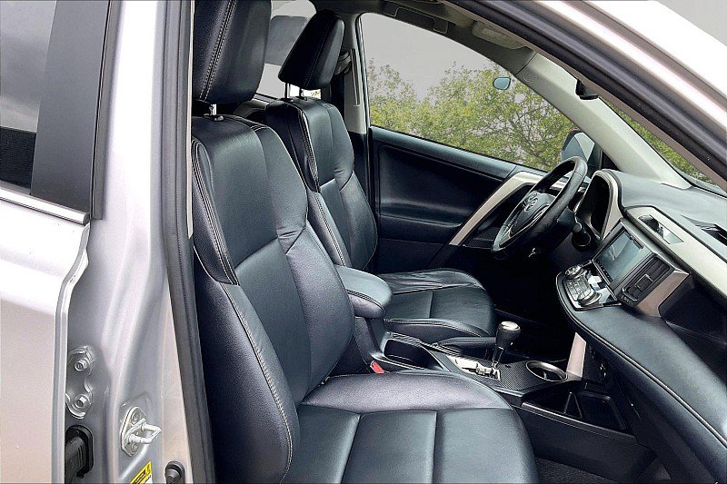 Used 2015 Toyota RAV4 Limited w/ Technology Package AWD/4WD image 29