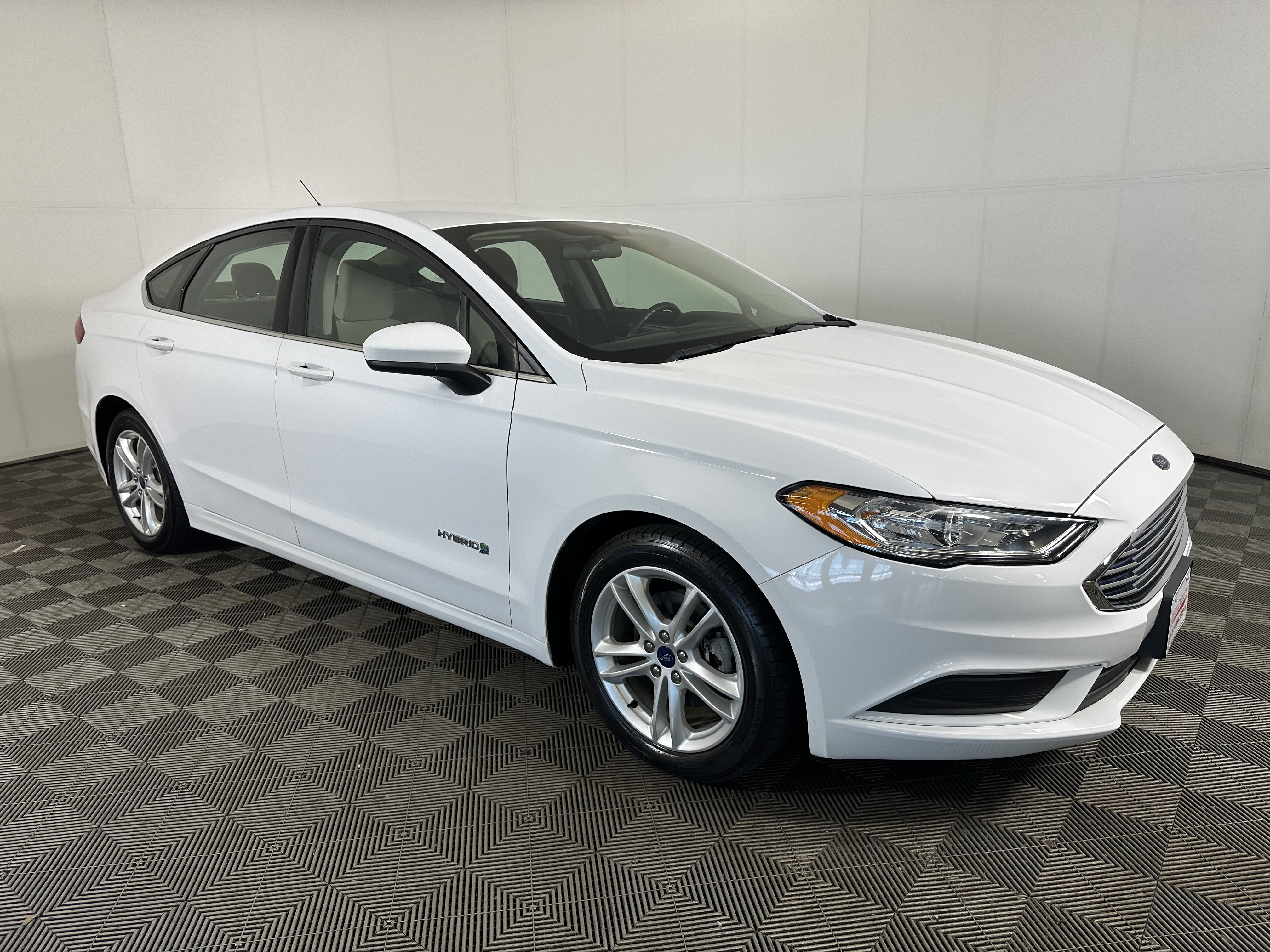 Used 2018 Ford Fusion S FWD image 4