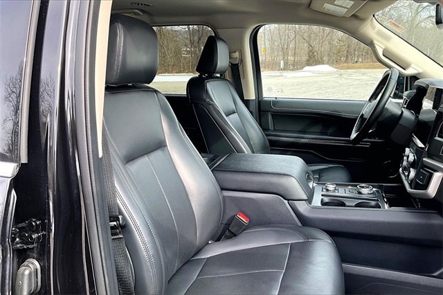 Used 2024 Ford Expedition Max XLT image 7