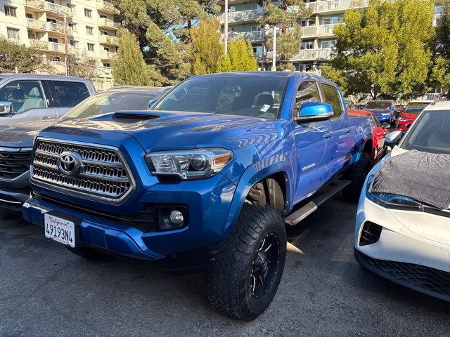Used 2016 Toyota Tacoma TRD Sport RWD image 2