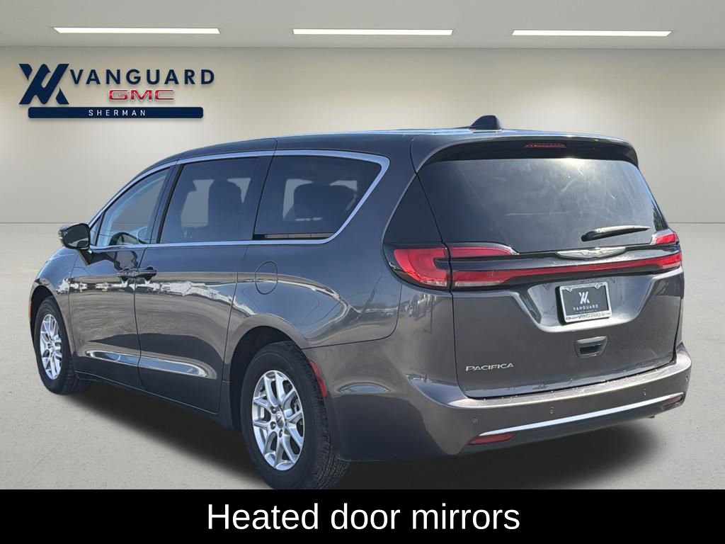 Used 2023 Chrysler Pacifica Touring-L image 5