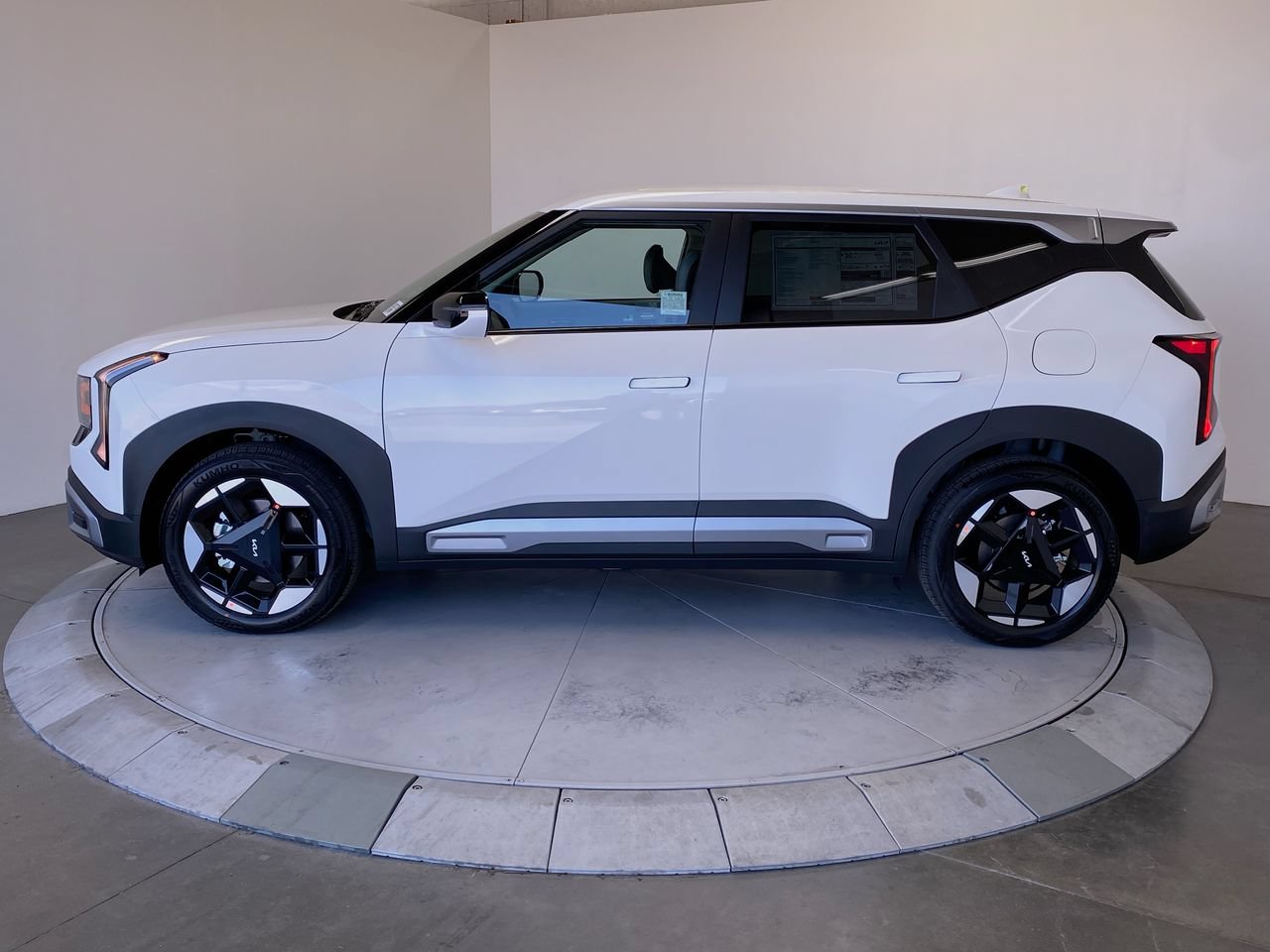 New 2027 Kia Seltos EX FWD image 2
