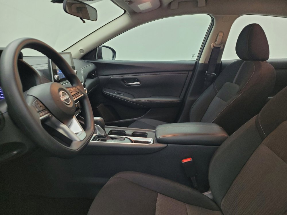 Used 2025 Nissan Sentra SV FWD image 17