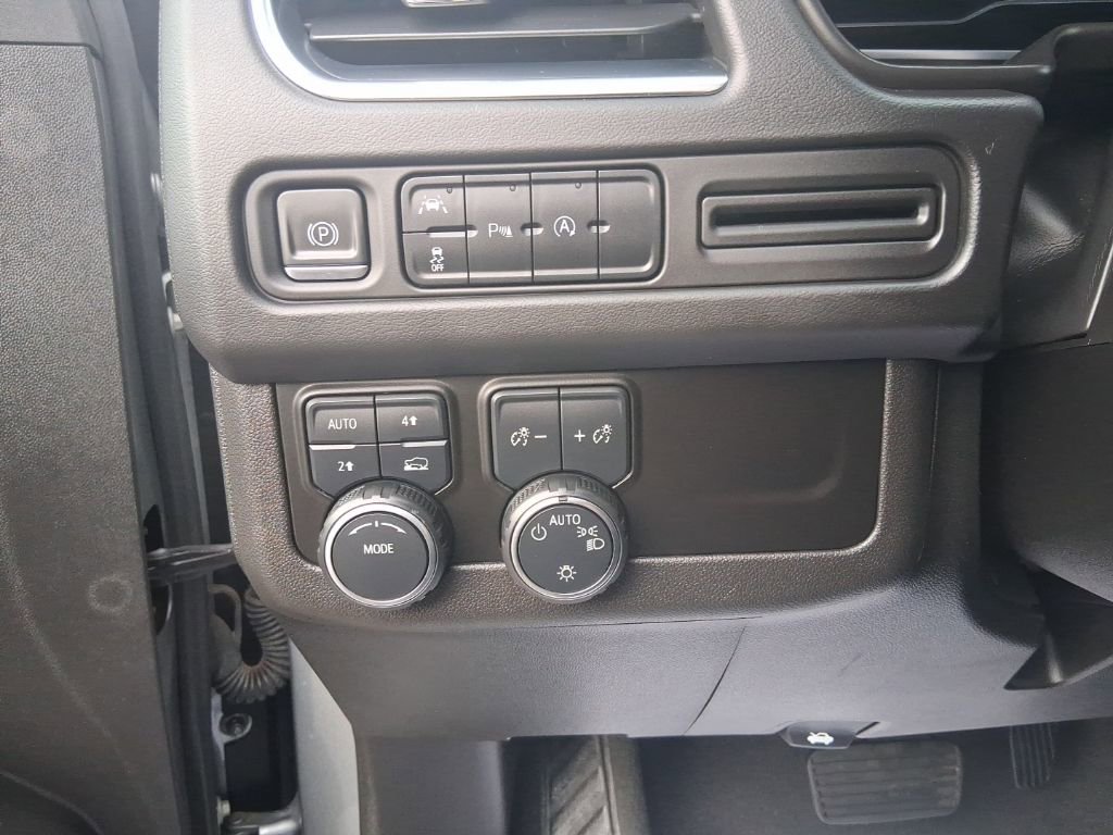 Used 2023 Chevrolet Suburban LT image 27