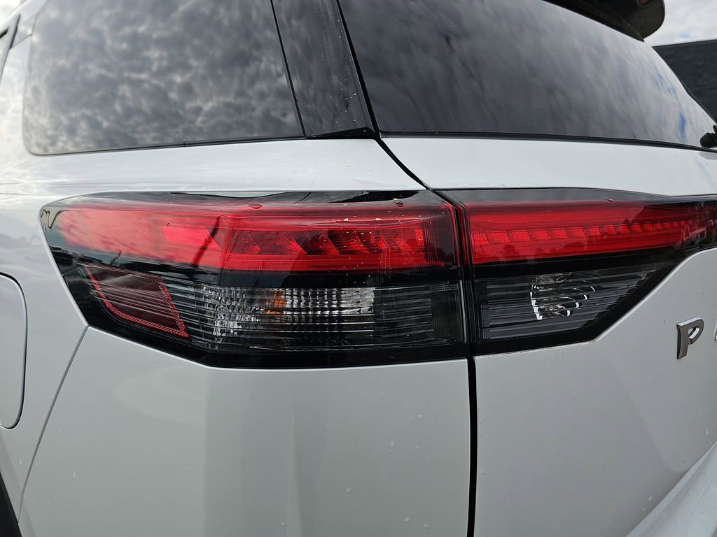 Used 2025 Nissan Pathfinder SL w/ SL Premium Package image 39