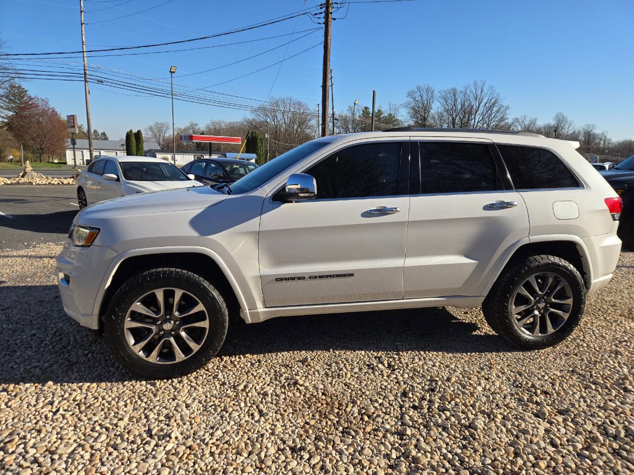 Used 2017 Jeep Grand Cherokee Overland AWD/4WD image 4