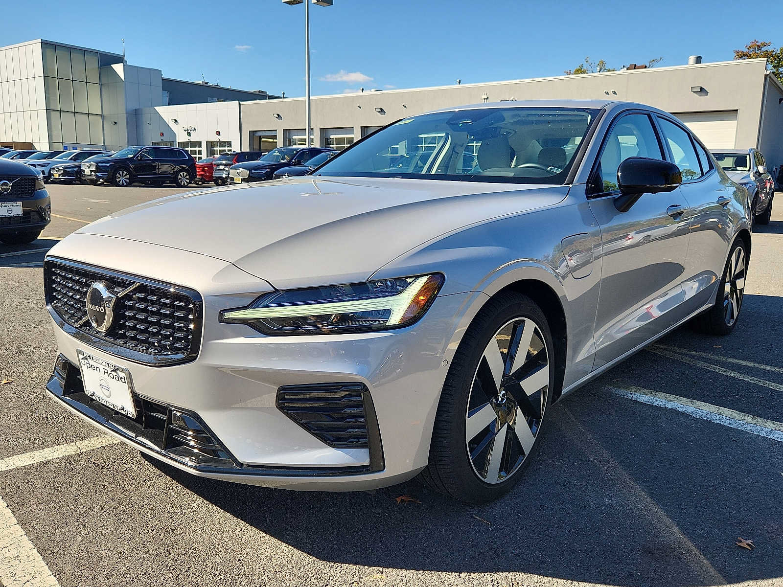 Certified 2024 Volvo S60 T8 Plus AWD/4WD image 3