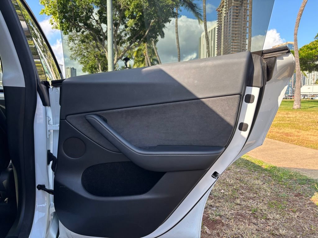 Used 2023 Tesla Model Y Long Range AWD/4WD image 17