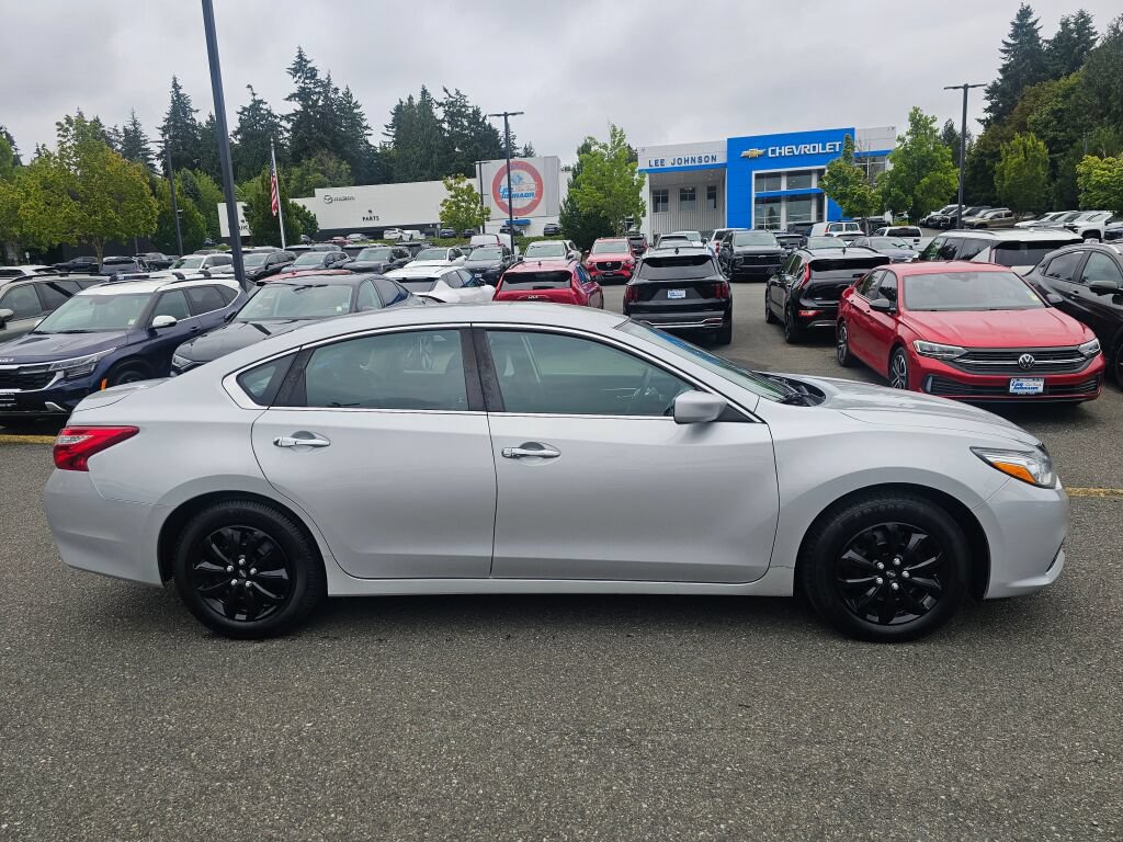 Used 2017 Nissan Altima 2.5 S w/ Power Driver Seat Package FWD image 4