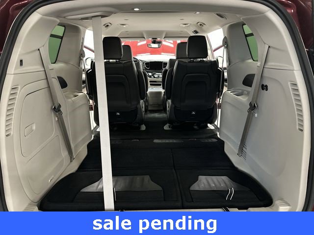 Used 2023 Chrysler Pacifica Touring-L image 27