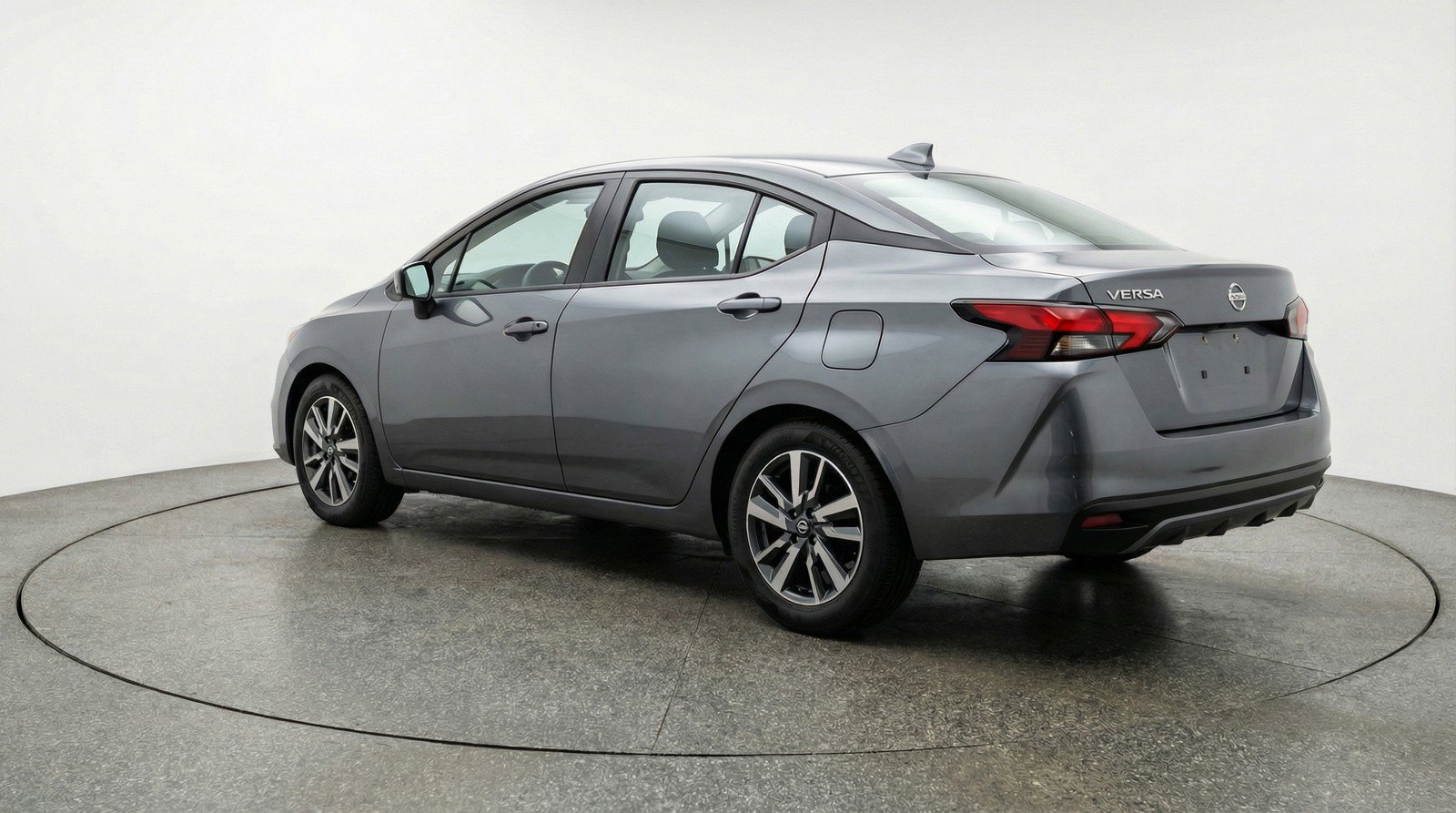 Used 2025 Nissan Versa SV image 6