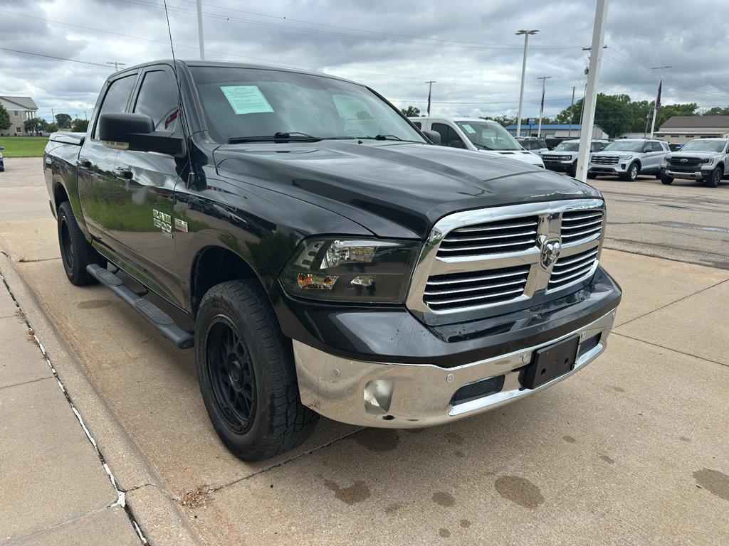 Used 2019 RAM 1500 Classic SLT AWD/4WD image 2