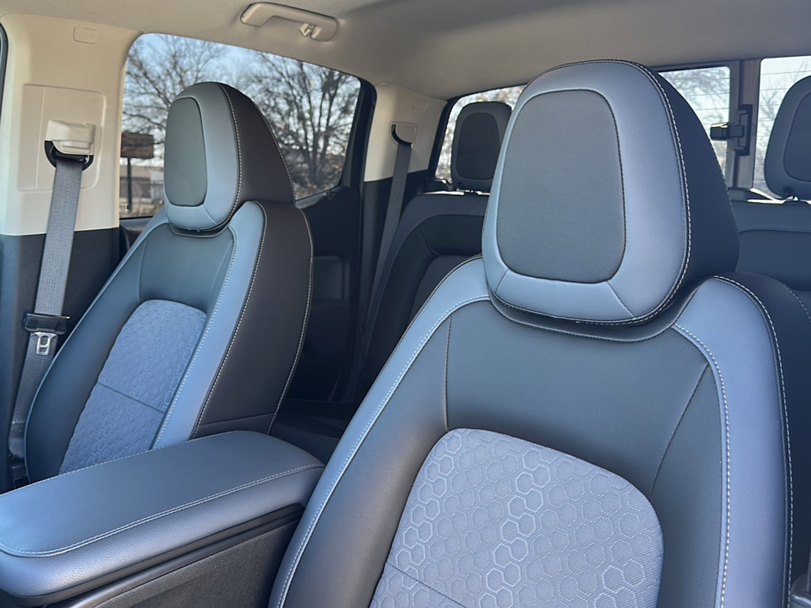 Used 2022 Chevrolet Colorado Z71 w/ Safety Package image 14