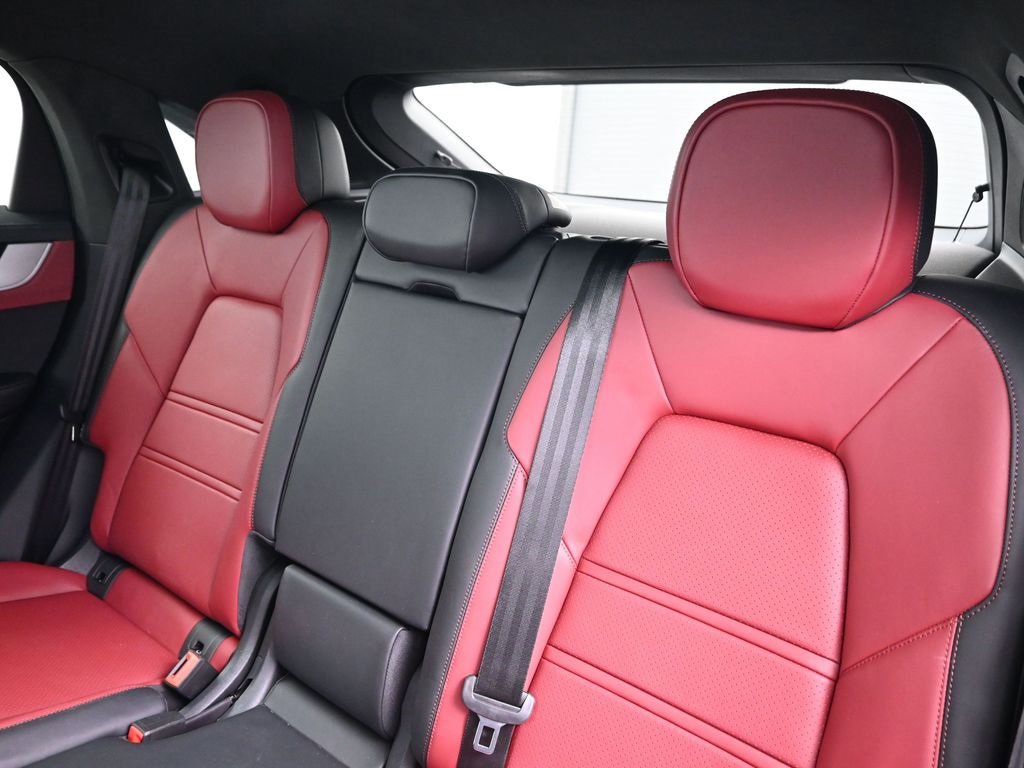 Certified 2026 Porsche Cayenne Coupe image 6