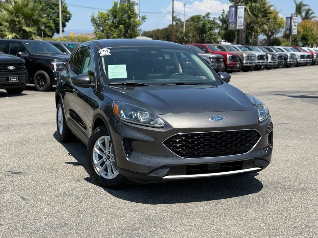 Used 2020 Ford Escape SE FWD image 2