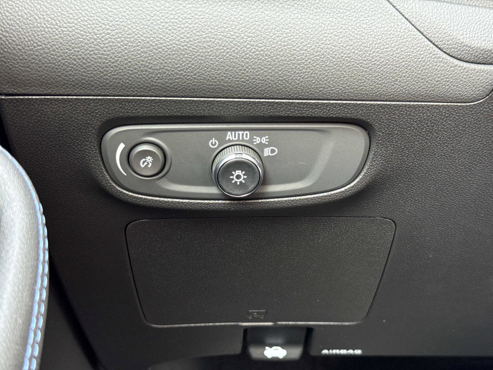 Used 2026 Buick Encore GX Sport Touring w/ Black Roof Package image 13