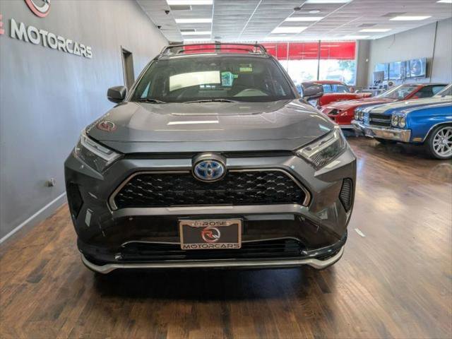 Used 2022 Toyota RAV4 SE image 3