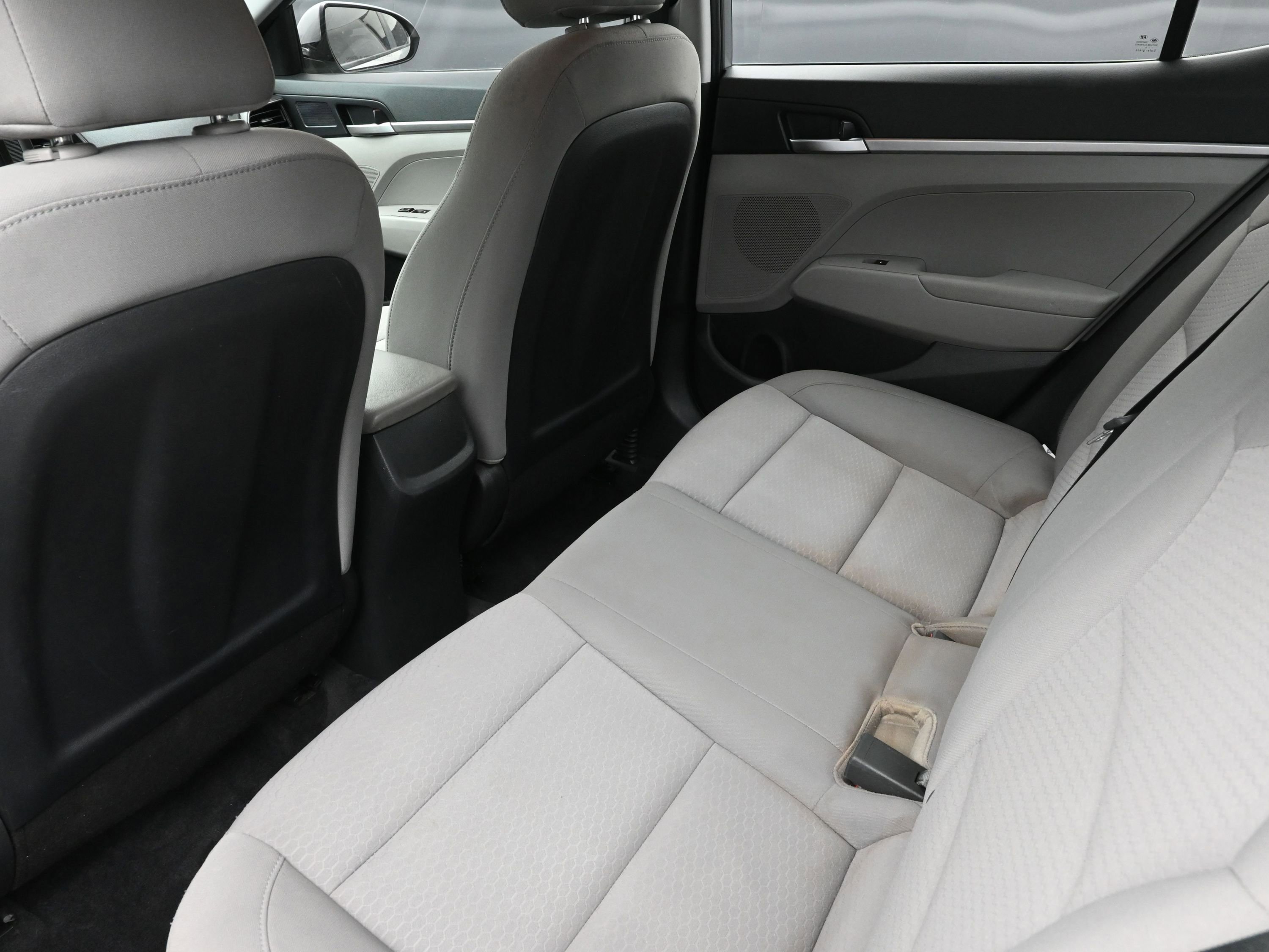 Used 2020 Hyundai Elantra SE image 19