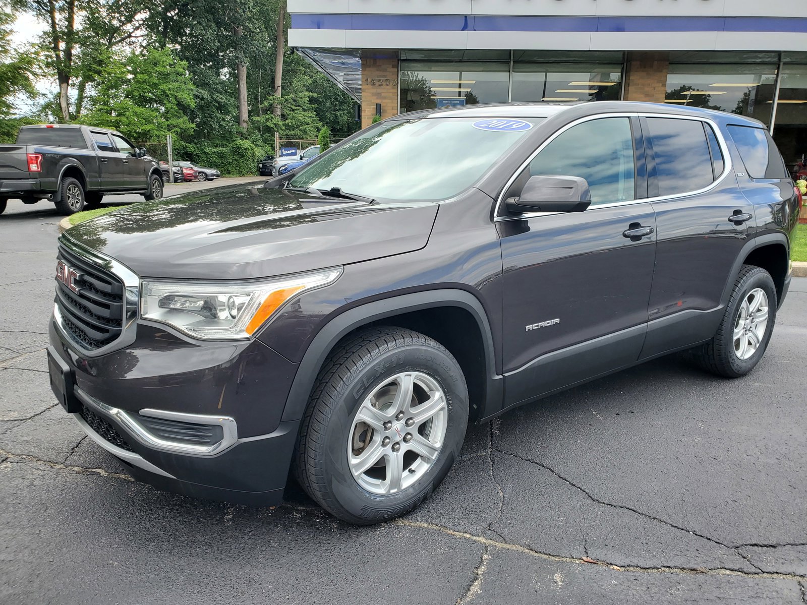 Used 2019 GMC Acadia SLE image 2