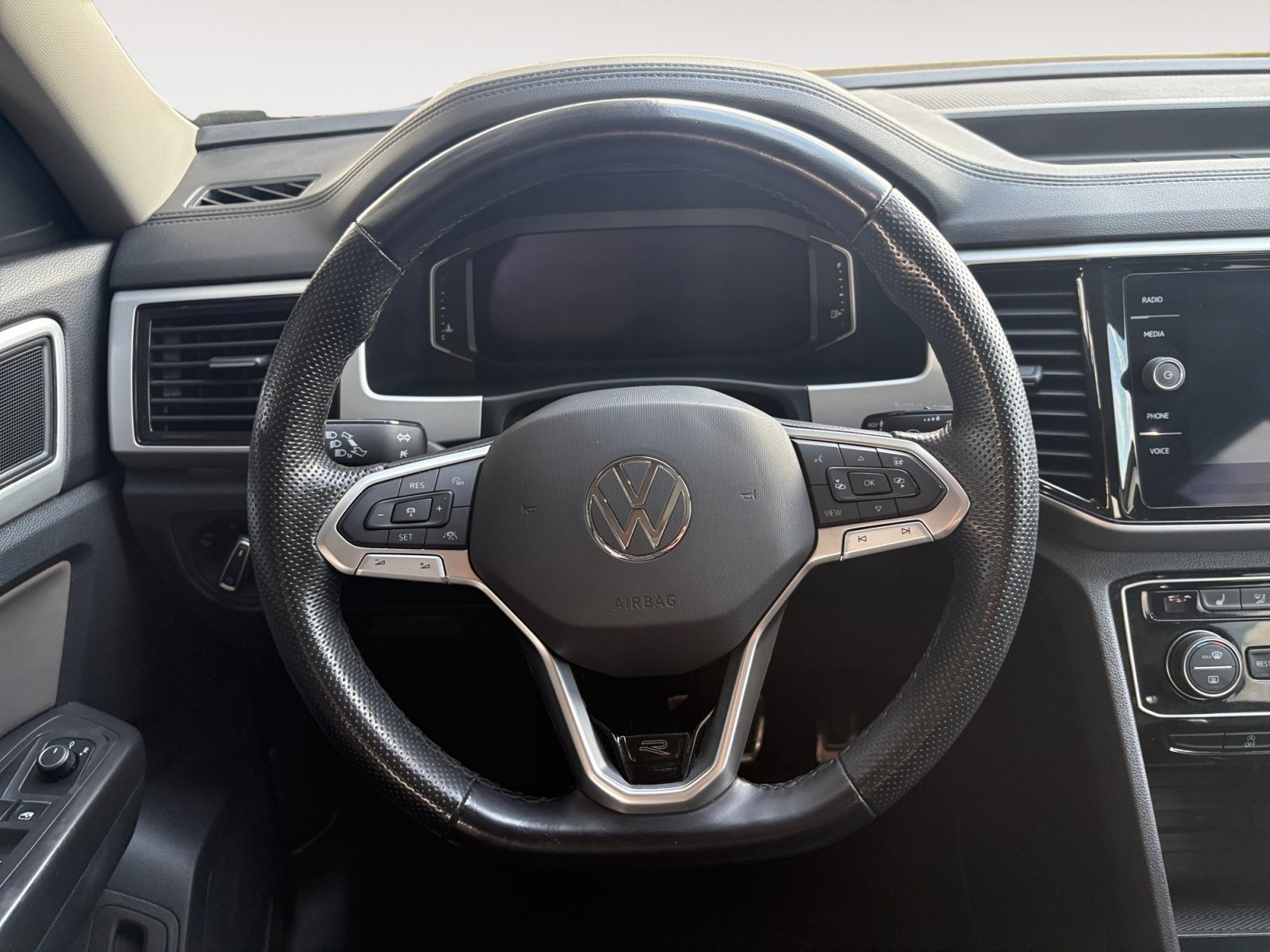 Certified 2022 Volkswagen Atlas SEL R-Line AWD/4WD image 13