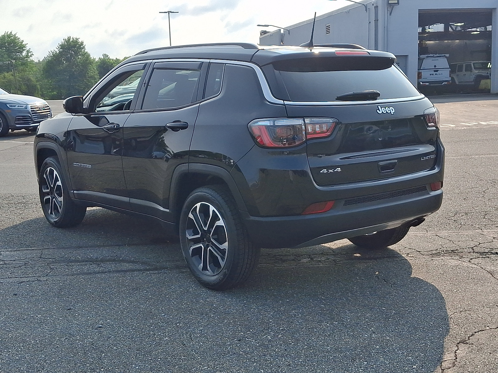 Used 2022 Jeep Compass Limited AWD/4WD image 4