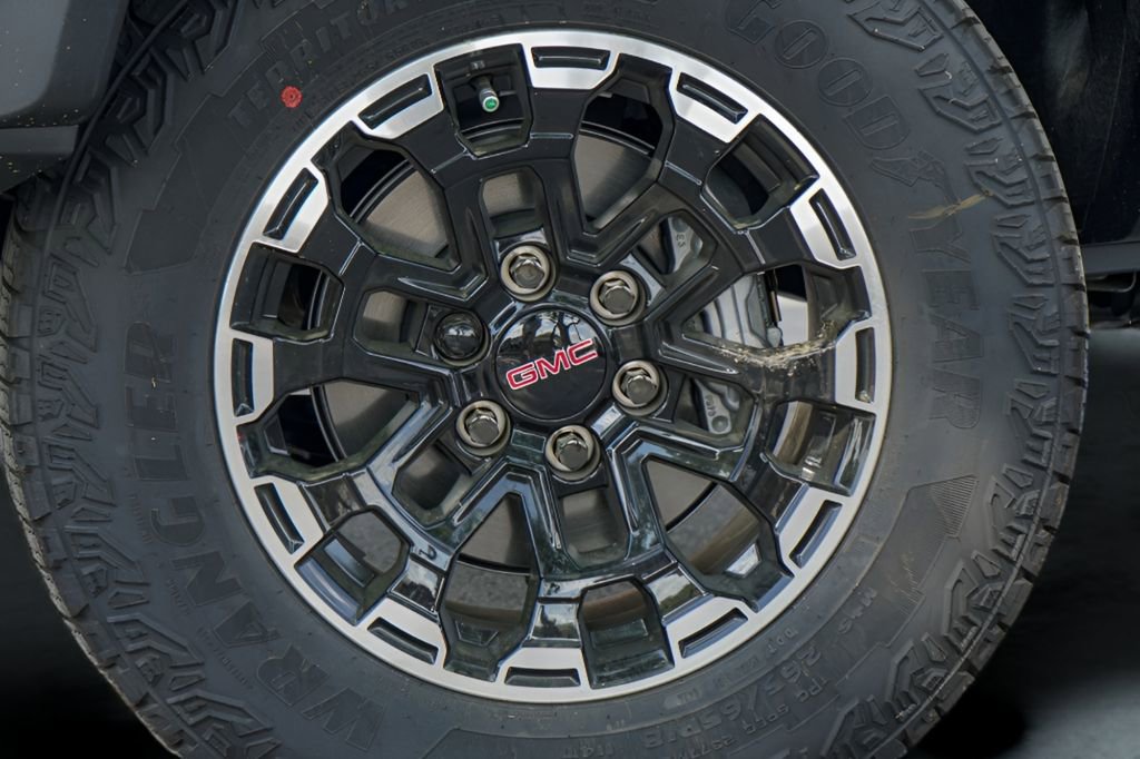 New 2026 GMC Canyon AT4 w/ Technology Plus Package image 2