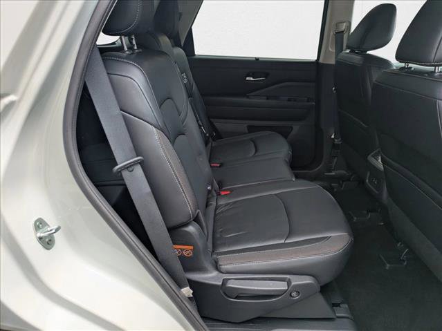 Used 2023 Nissan Pathfinder SL w/ Lighting Package (N92) image 20