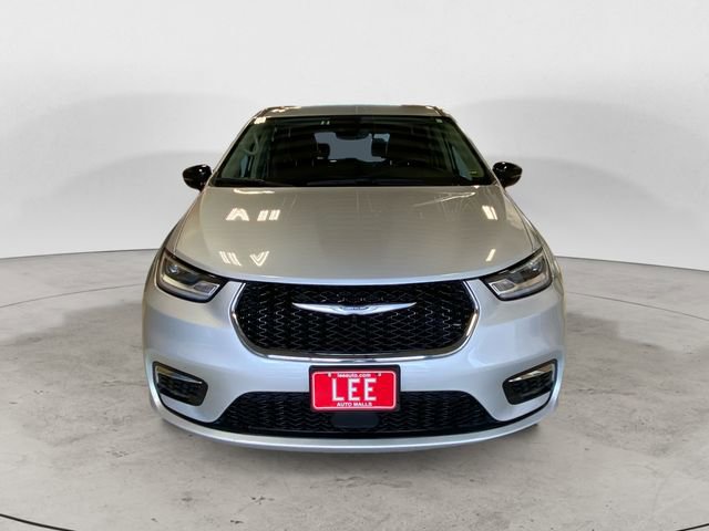 Certified 2024 Chrysler Pacifica Touring-L image 10