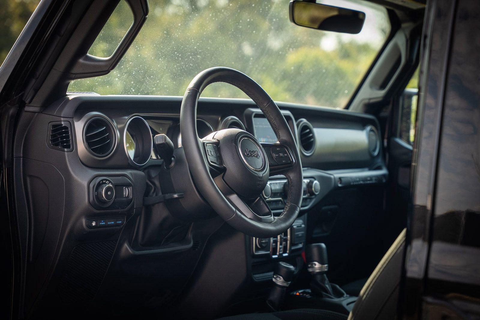 Used 2023 Jeep Wrangler Unlimited w/ Sun & Screen Package image 26