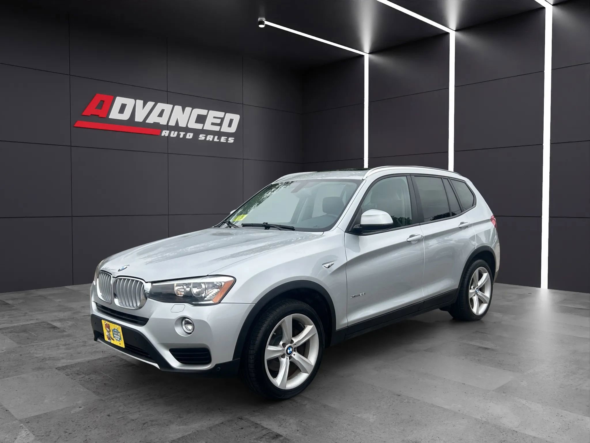 Used 2017 BMW X3 xDrive28i AWD/4WD image 3