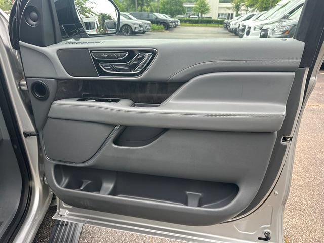 Used 2019 Lincoln Navigator Reserve AWD/4WD image 16