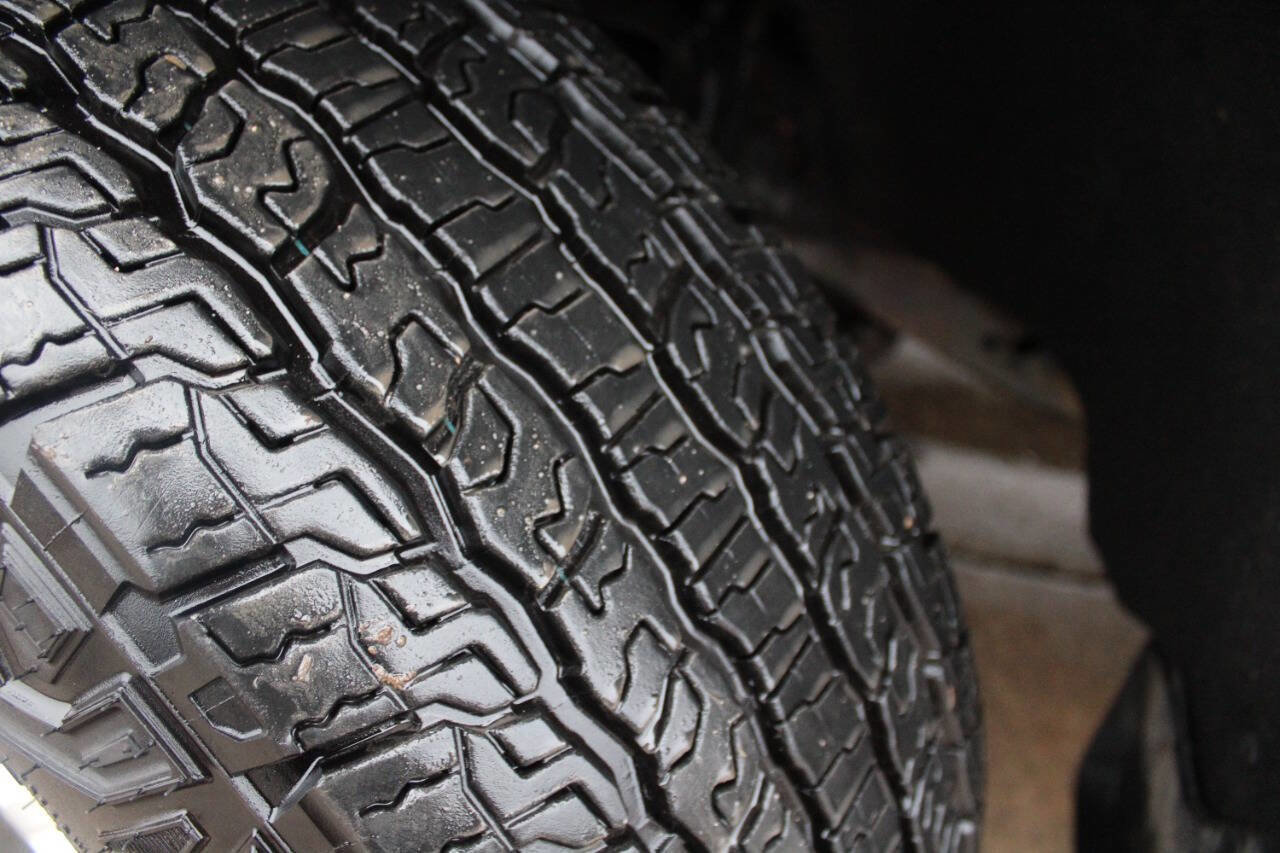 Used 2015 GMC Sierra 1500 SLE w/ SLE Value Package image 18