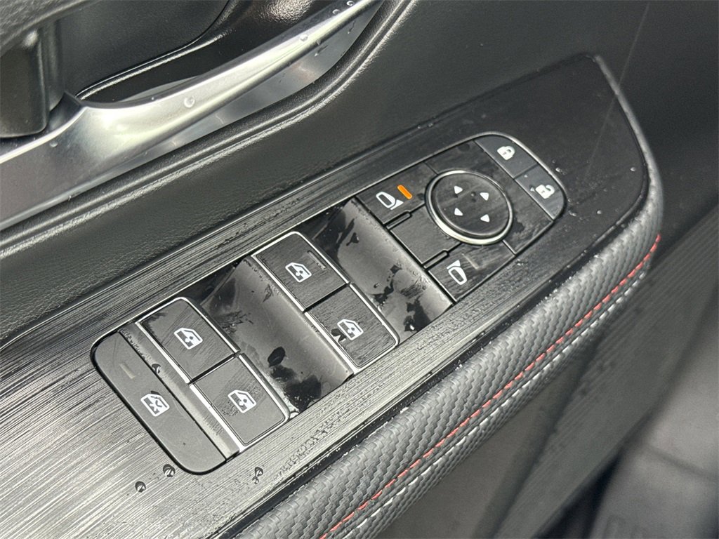 Certified 2025 Nissan Kicks SR image 26