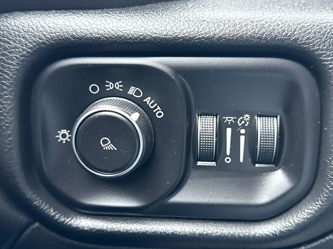 Used 2020 RAM 3500 Tradesman w/ Chrome Appearance Group image 28