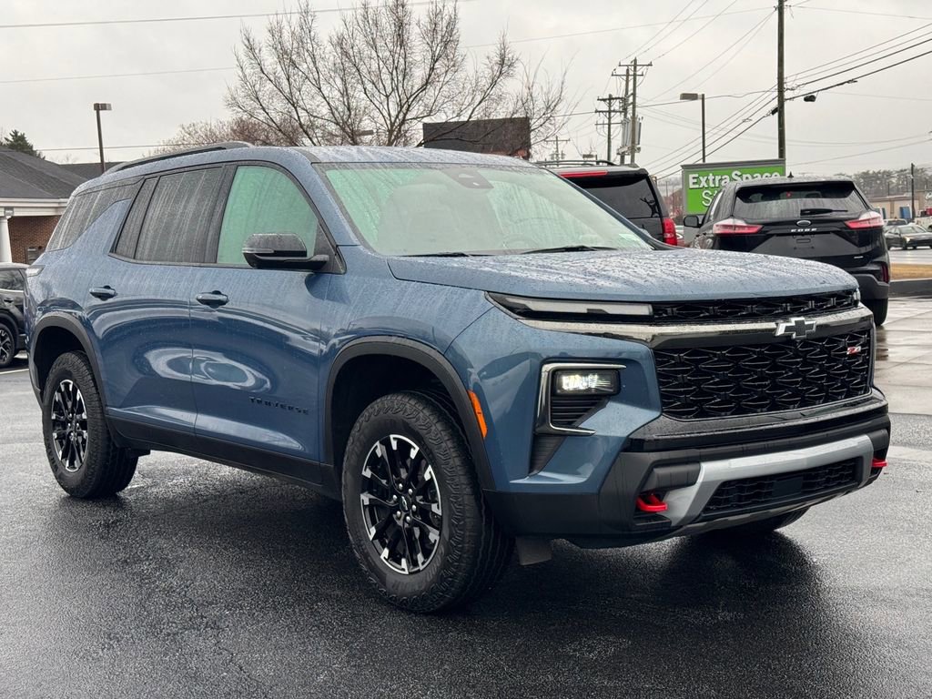 Used 2024 Chevrolet Traverse Z71 image 1
