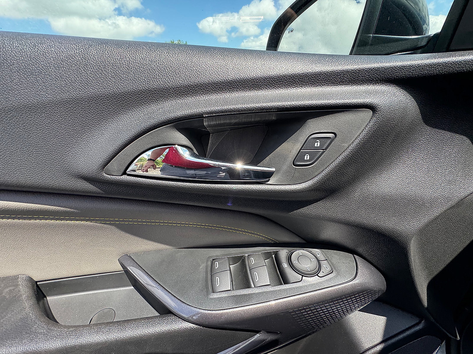 New 2026 Chevrolet Trax ACTIV w/ Sunroof Package FWD image 9