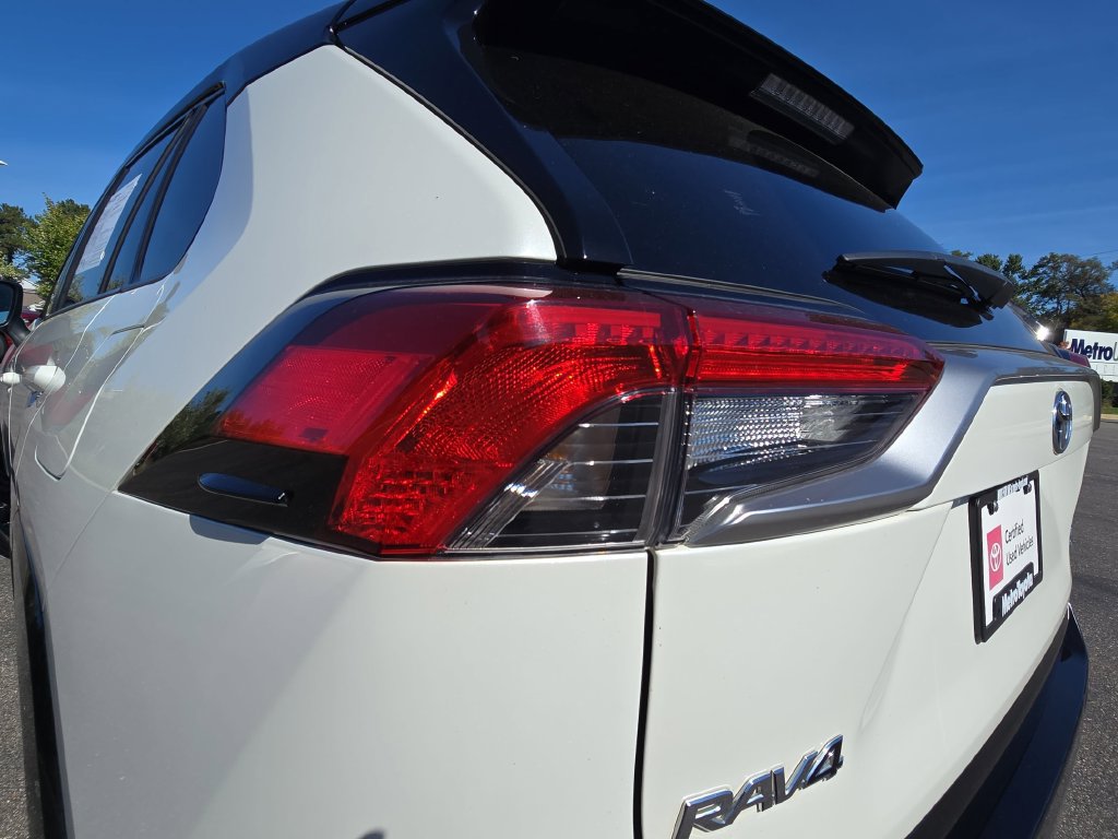 Certified 2022 Toyota RAV4 XSE w/ XSE Grade Weather Package AWD/4WD image 40