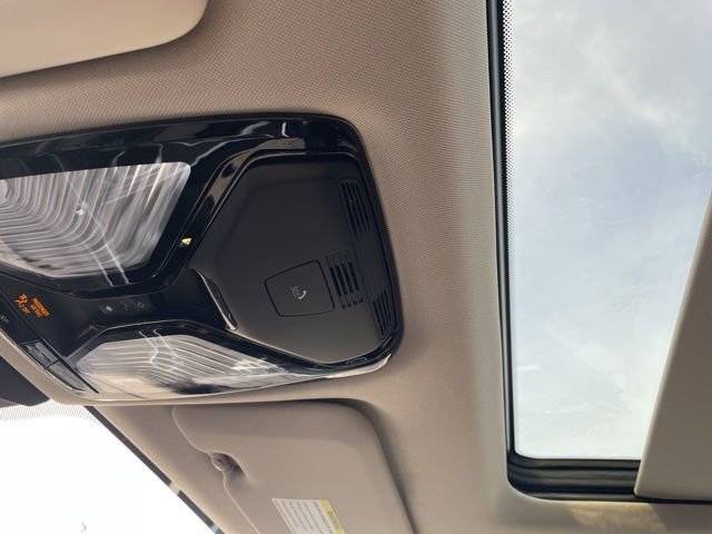 Used 2024 BMW X7 xDrive40i w/ Premium Package image 17