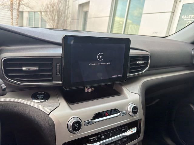 Used 2022 Ford Explorer XLT w/ Equipment Group 202A image 4