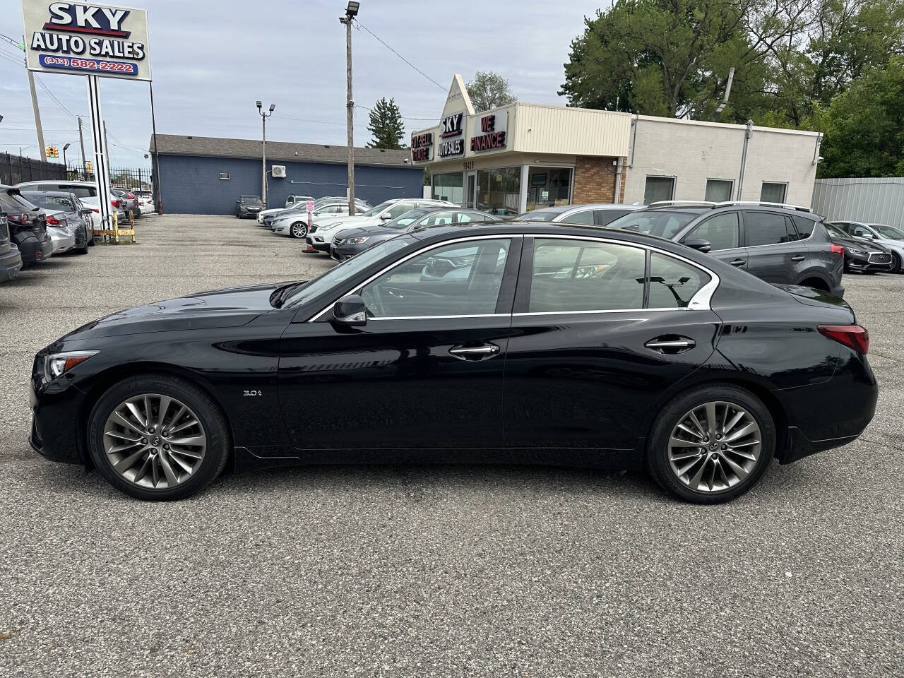 Used 2019 INFINITI Q50 Luxe w/ Essential Package (3.0T Luxe) AWD/4WD image 4