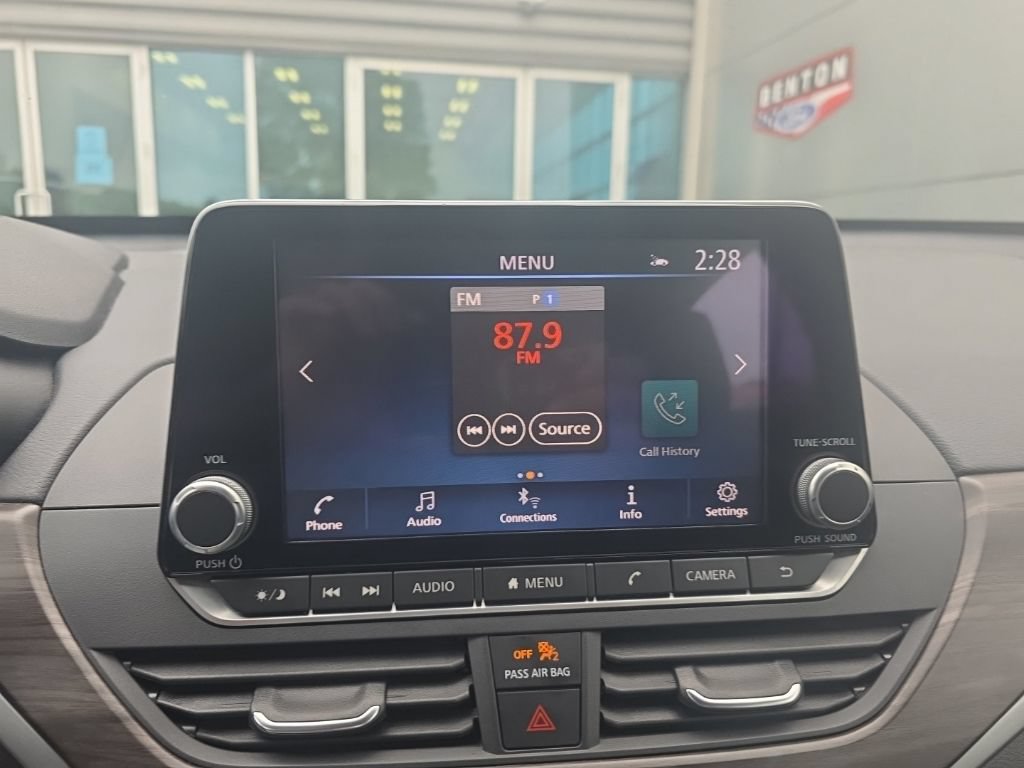 Used 2025 Nissan Altima 2.5 SV FWD image 21