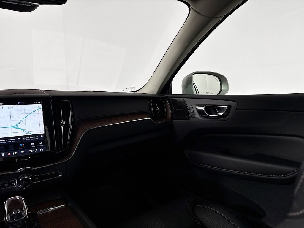 Used 2023 Volvo XC60 B5 Ultimate w/ Climate Package image 25