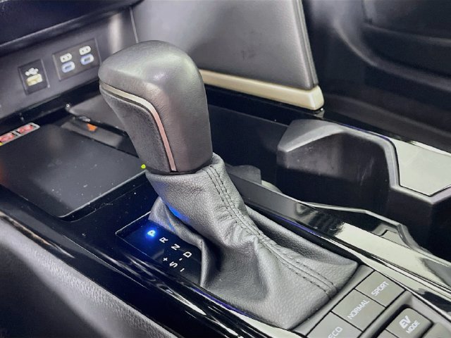 Used 2025 Toyota Camry XSE FWD image 18