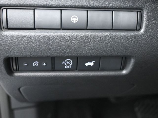 Used 2025 Nissan Rogue SV image 21